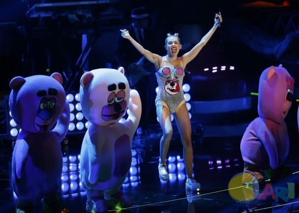 2013-08-26T015344Z_01_NYC39_RTRIDSP_3_TELEVISION-MTV-VMA.jpg 2013-08-26T015344Z_01_NYC39_RTRIDSP_3_TELEVISION-MTV-VMA.jpg