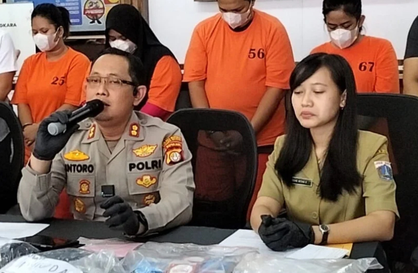 Anjur Seks Orgy Polis Tahan Suami Isteri Caridotmy