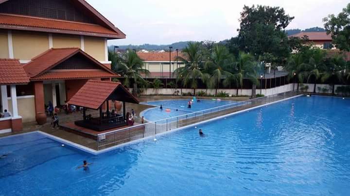 Putrajaya Swimming Pool Presint 6 : Tempat Menarik di Putrajaya : Kolam