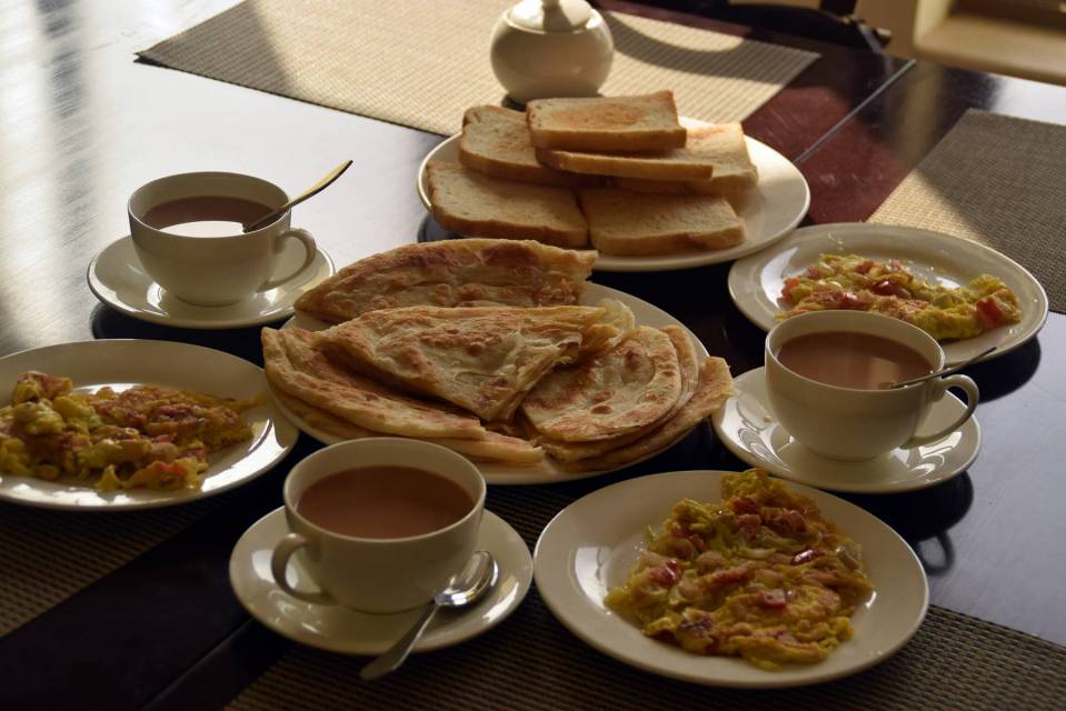 巴国民国早餐薄饼，加奶茶或配上煎蛋