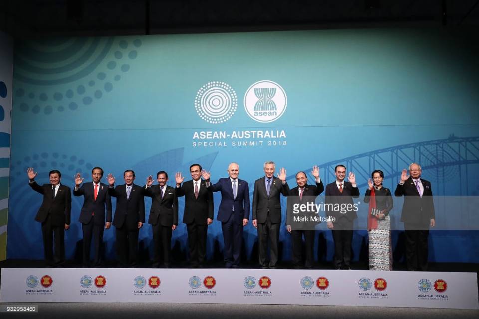 australian-prime-minister-malcolm-turnbull-poses-for-a-formal-welcome-picture-id.jpg