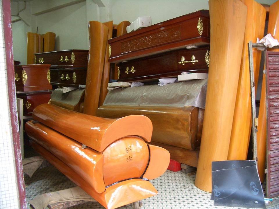 1200px-Macau-coffin-shop-0805.jpg