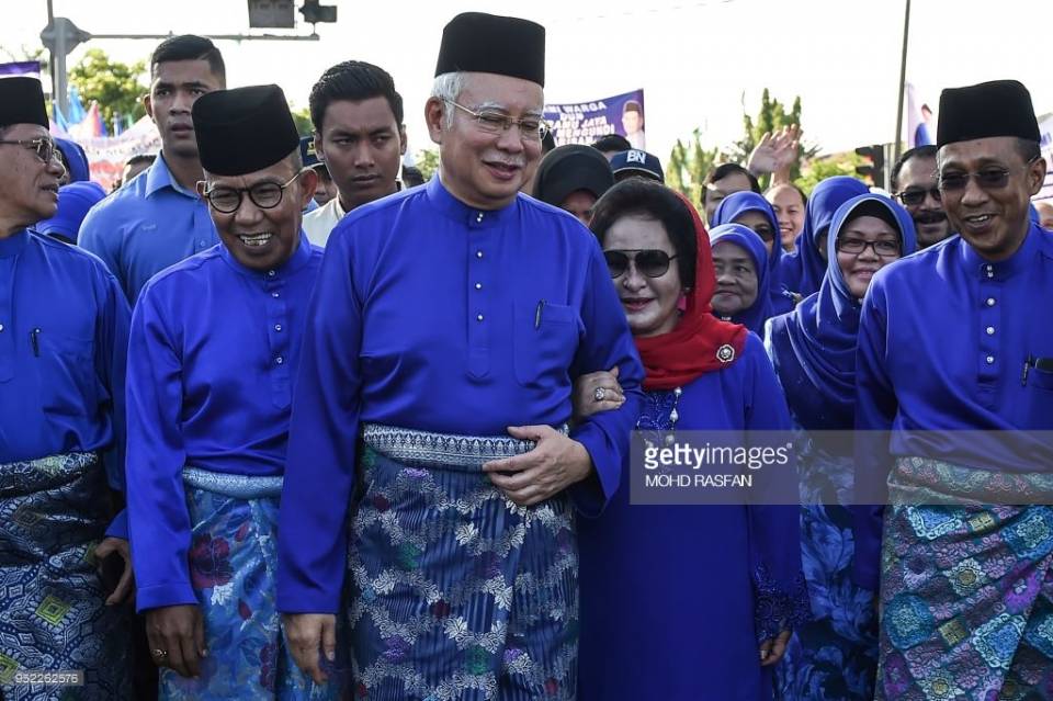 malaysias-prime-minister-najib-razak-and-his-wife-rosmah-mansor-at-picture-id952262576.jpg