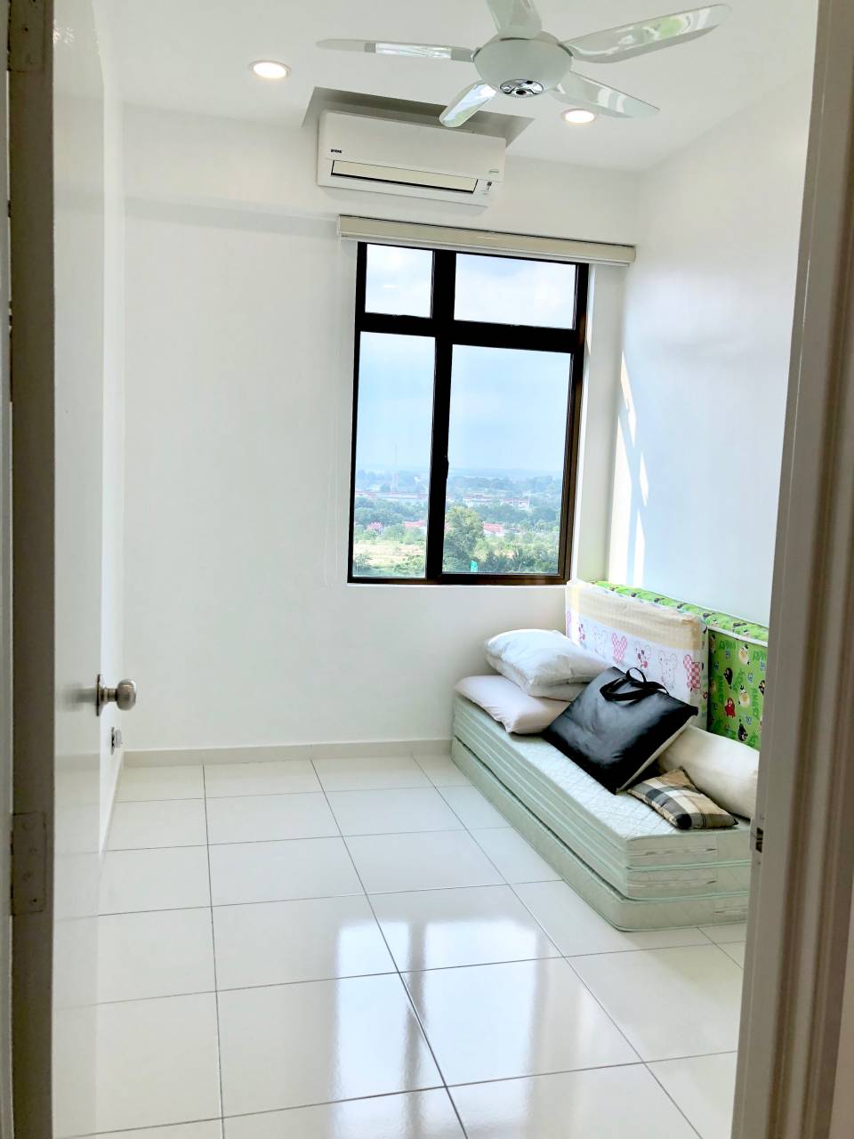 2nd bedroom