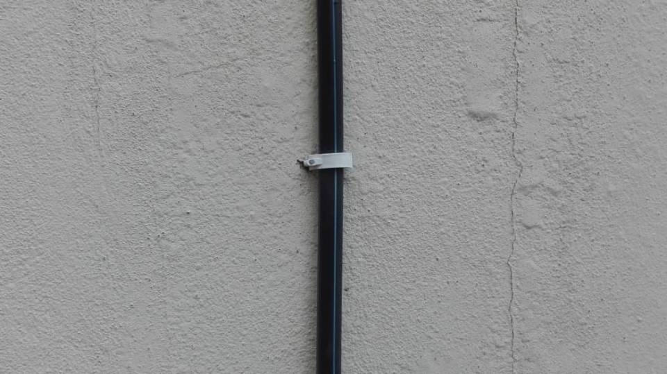galvanised nail with plastic bracket