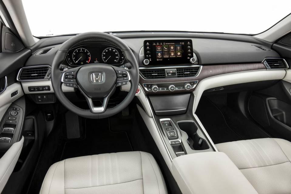 19-2018-Honda-Accord-Touring 2 (resize).jpg
