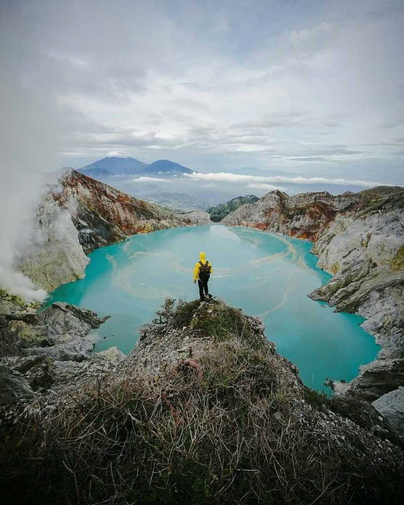 Pesona-Hijau-Kawah-Ijen-819x1024.jpg