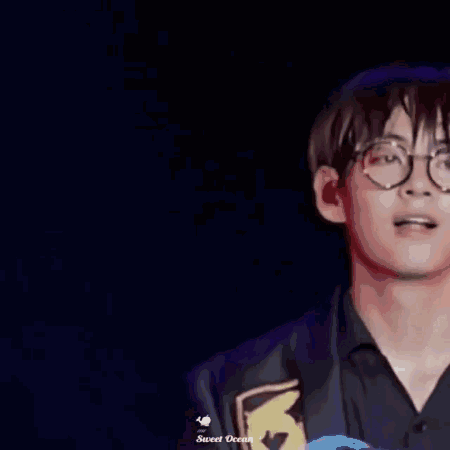 帅气甩眼镜.gif