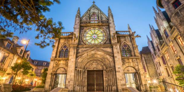 web3-church-ba-na-hills-vietnam-de-photobuay-i-shutterstock.jpg