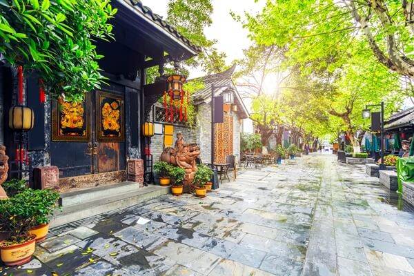 Old-buildings-in-Kuan-Alley-and-Zhai-Alley-Chengdu-Sichuan-resize2-1.jpg