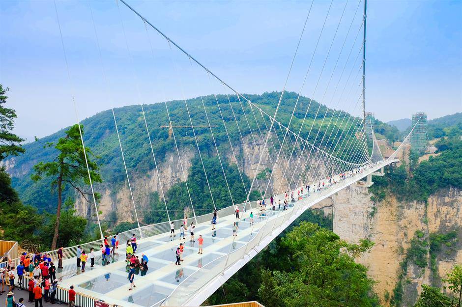 e7987147-323d-4f0b-9d85-8cae5cf468a0-Zhangjiajie-glass-suspension-bridge-china.jpg