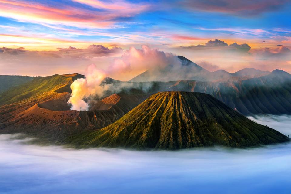 Gunung-Bromo-via-Shutterstock.com_.jpg