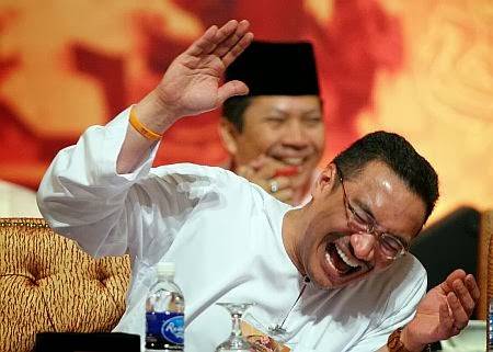 Hishammuddin laugh.jpg