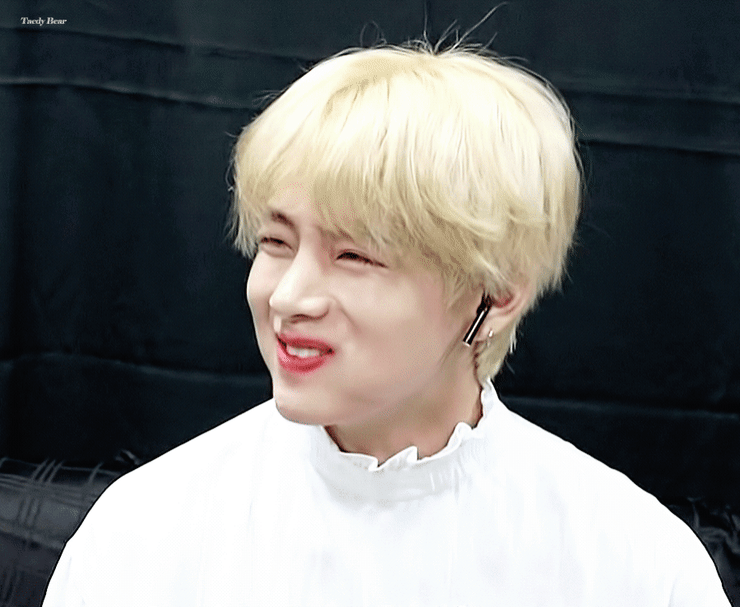 吃饭中被逗笑.gif