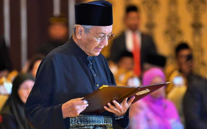 Mahathir-Mohamad-Angkat-Sumpah-Oath-2018-Bernama-080220.jpg