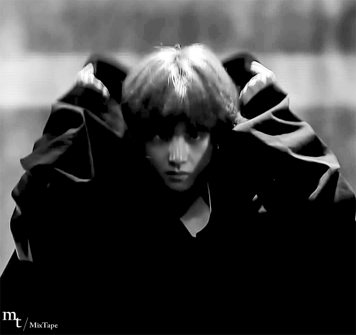 Fake love 斗篷.gif