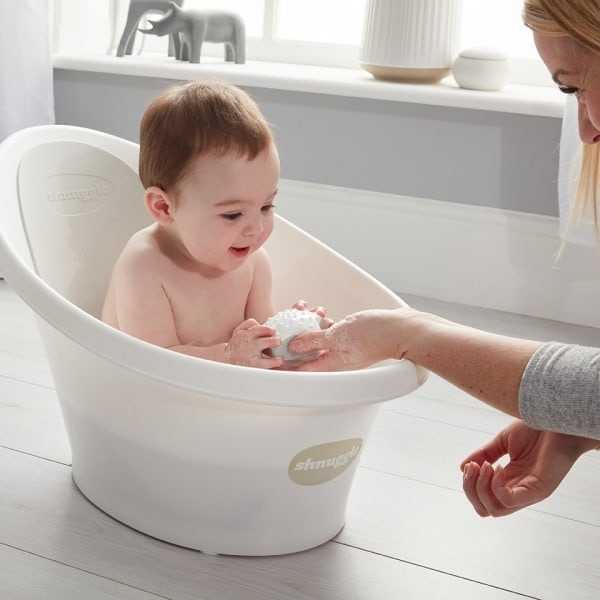 Baby-in-Grey-bath-with-Wishy-Low-Res-600x600-1.jpg