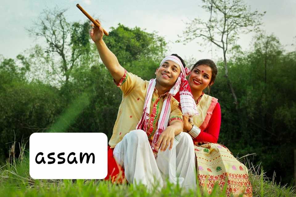 1200px-Assamese_couple_in_traditional_attire.jpg
