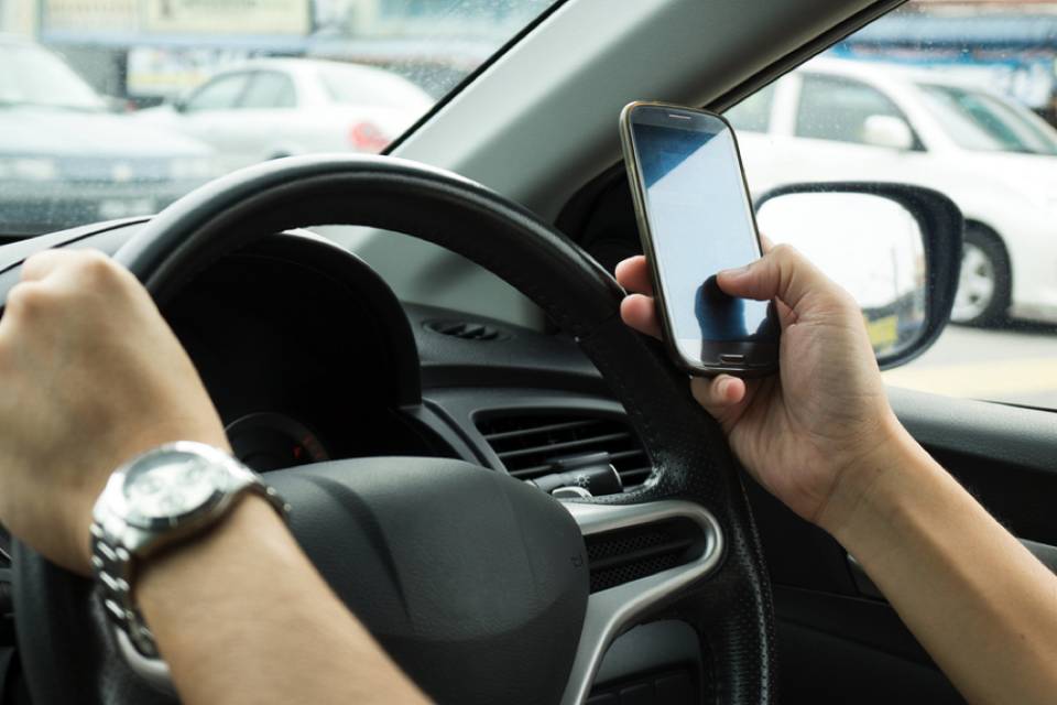 using-phones-while-driving-will-now-be-brought-to-court-5.jpg