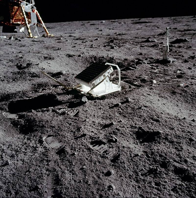 Apollo_11_Lunar_Laser_Ranging_Experiment.jpg
