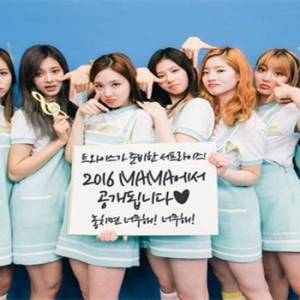 TWICE“TT舞”在日本疯传！ 点击超越PIKO太郎