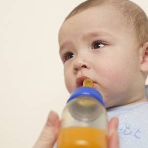 宝宝内脏发育不完整，1岁宝宝忌喝蜂蜜！