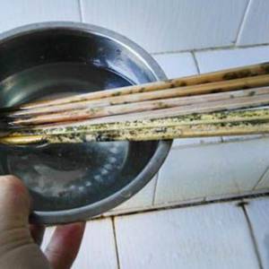 筷子是霉菌、大肠杆菌滋长温床 绝大部分人清理筷子的方式都错了！