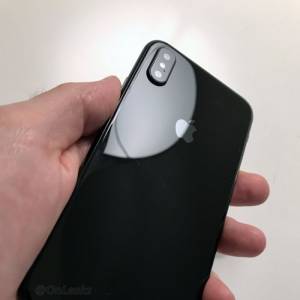 iPhone 8真机曝光？ 差不多就长这个样儿了