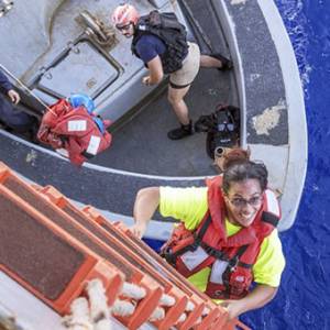 海上冒险记！2女太平洋漂流5个月终获救