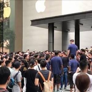 【iPhone X全球开卖】果粉采取”最保险方法”枪机  中国人潮出乎意料！