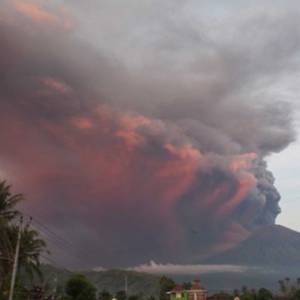 【阿贡火山喷发】印尼发最高警戒  巴厘岛机场关闭24小时