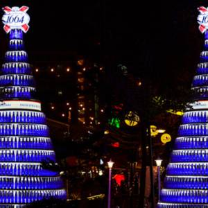 18英呎高的蓝色圣诞树 这个圣诞好梦幻！
