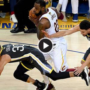 【NBA】争议持续燃烧！裁判认错：库里这脚确实绊倒詹皇