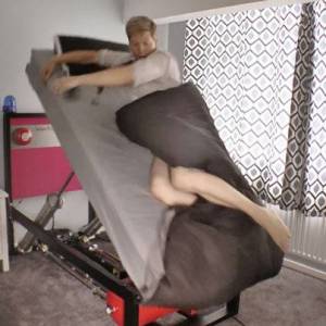 每天都赖床？英国新品“Bed Shaker”把你摇飞起来！