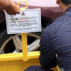 11月起不再假手于人 吉隆坡市政局撤销承包商代执法锁车轮合约