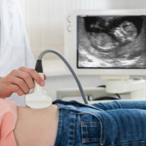 请问超声波检查是否会伤害到胎儿或妈妈？