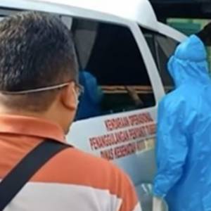 “雨衣当防护衣” 印尼严重缺乏医护装备！已有6医生1护士病逝