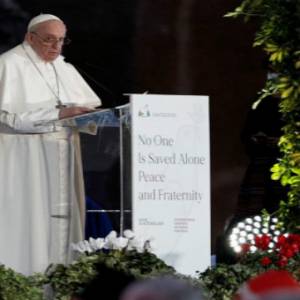 天主教教宗发言支持同性恋 “同性恋者有权组织家庭！”