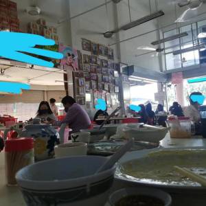 网友分享名店用餐，店员超无礼：打包和堂食要一起叫...我们给你一次机会！网民：这家店服务超差，可是生意就是很好！