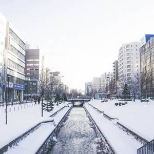 积雪瞬间融化，札幌车站大淹水