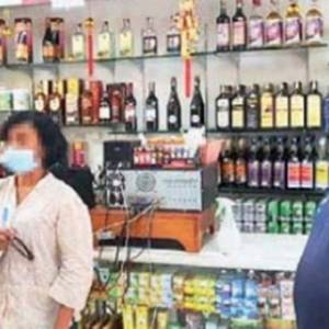 超市管理层接获伊斯兰事务局的警告信 “因为他们安排穆斯林职员在酒类的柜台！”