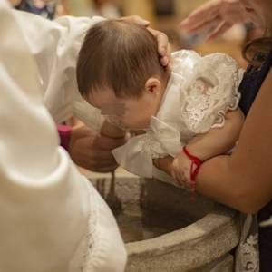 可怕的宗教受洗仪式   6周大婴儿「浸圣水3次」心停死亡！万人心碎连署求改革