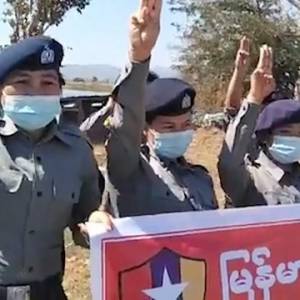 缅甸军事政变 就连警察也支持示威！
