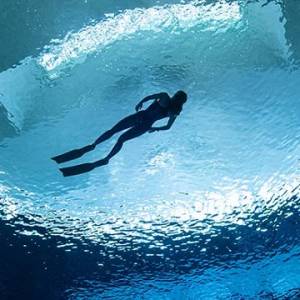 世界上最深的潜水池来了！ 杜拜“沉没的城市”尽在眼帘