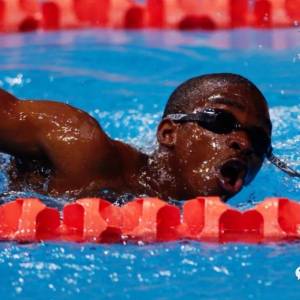 倒数第一，创下奥运游泳最差成绩。但他成了奥运史上永远的传奇