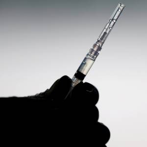 智利研究发现疫苗有效性下降     将会施打第三剂加强针
