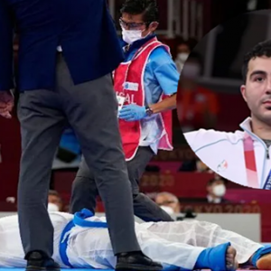 比赛中被攻打到晕倒在地，醒来时竟然拿到了金牌！东奥选手上台领奖拍照，尴尬到摆臭脸！