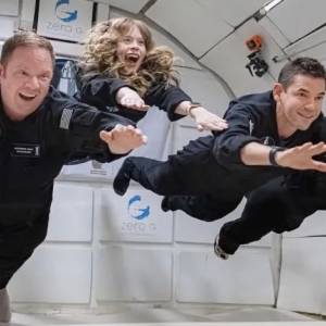 SpaceX“平民旅行团”飞上太空待3天！这些“平民”一点都不平啊！