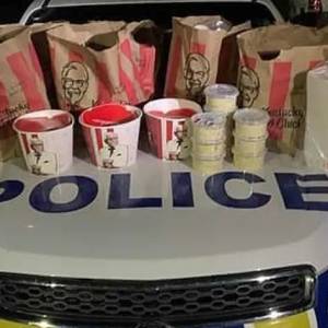 黑帮成员“走私”KFC全家桶被捕？吃不到垃圾食品，新西兰人馋坏了！