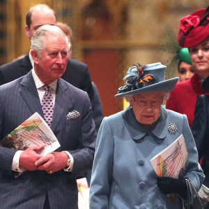 查尔斯王子又又确诊新冠！两天前刚见95岁女王，英国人急了